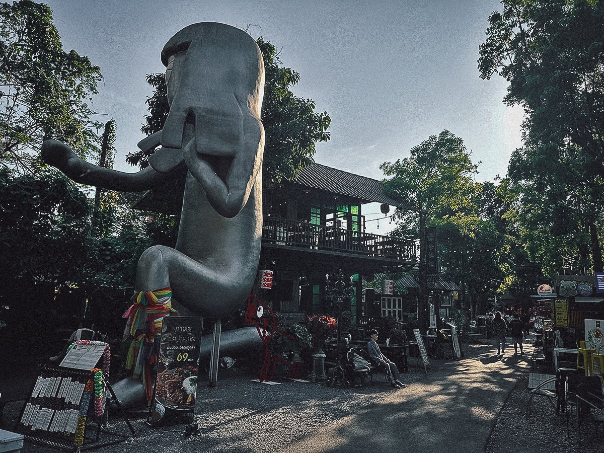 Sculpture at Chang Chui Aircraft Market in Bangkok