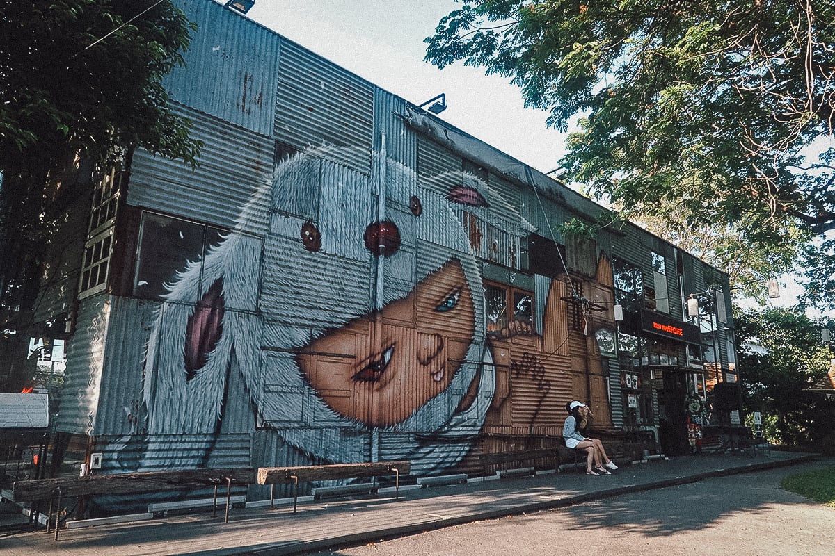 Mural at Chang Chui Aircraft Market in Bangkok