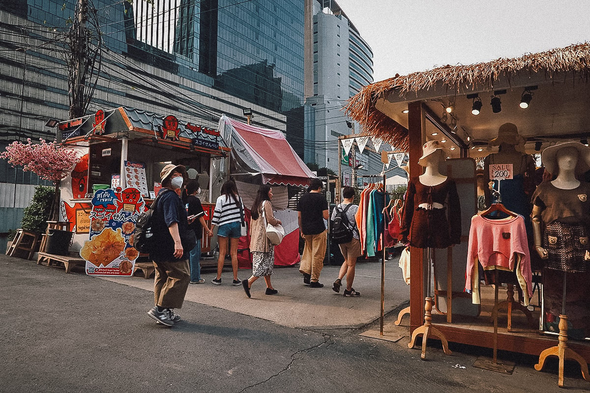 Jodd Fairs night market in Bangkok