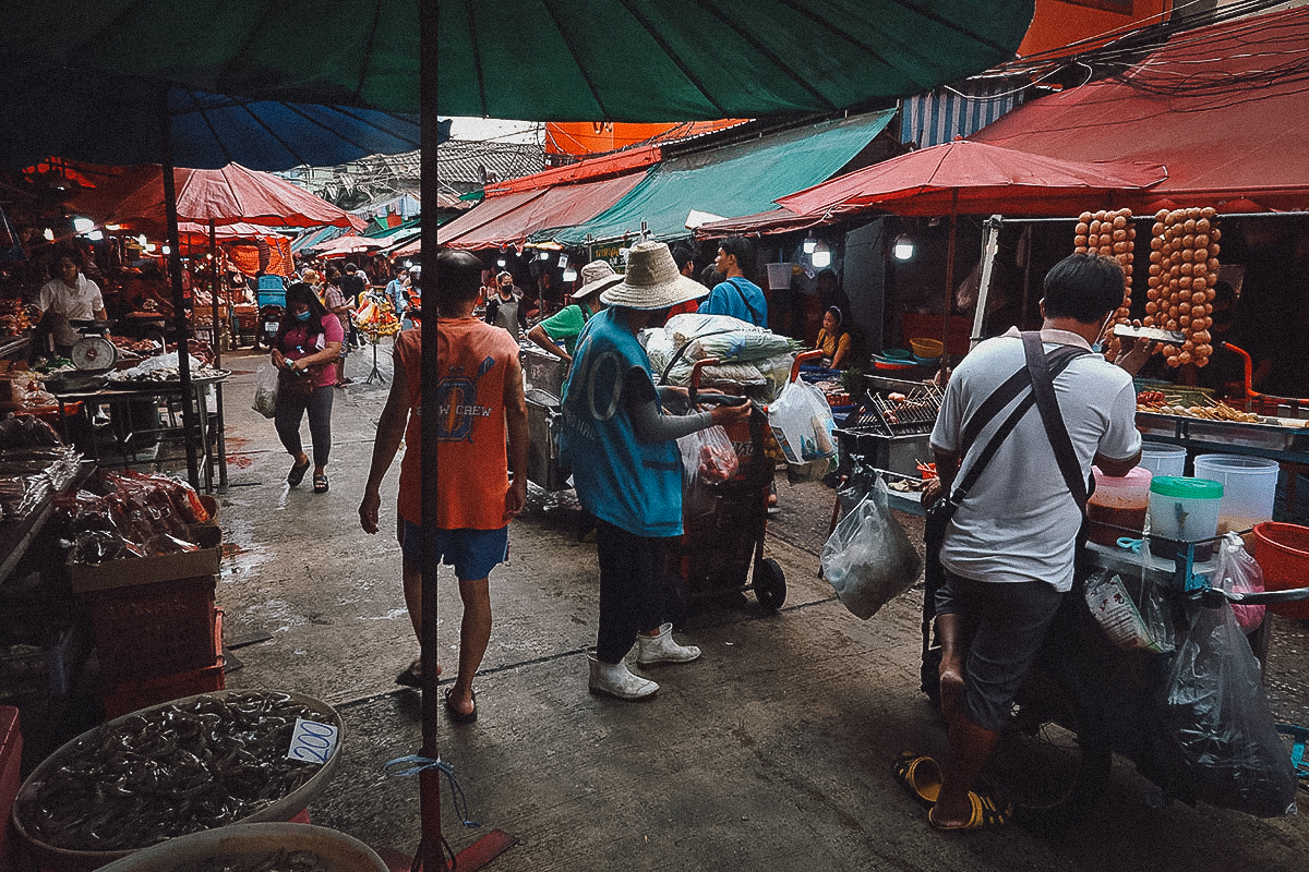 Khlong Toei Market in Bangkok