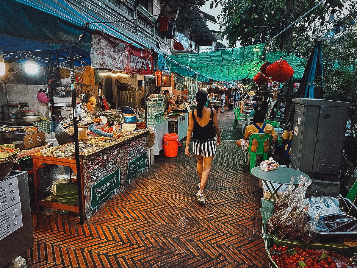 Food stalls along Ong Ang Walking Street in Bangkok
