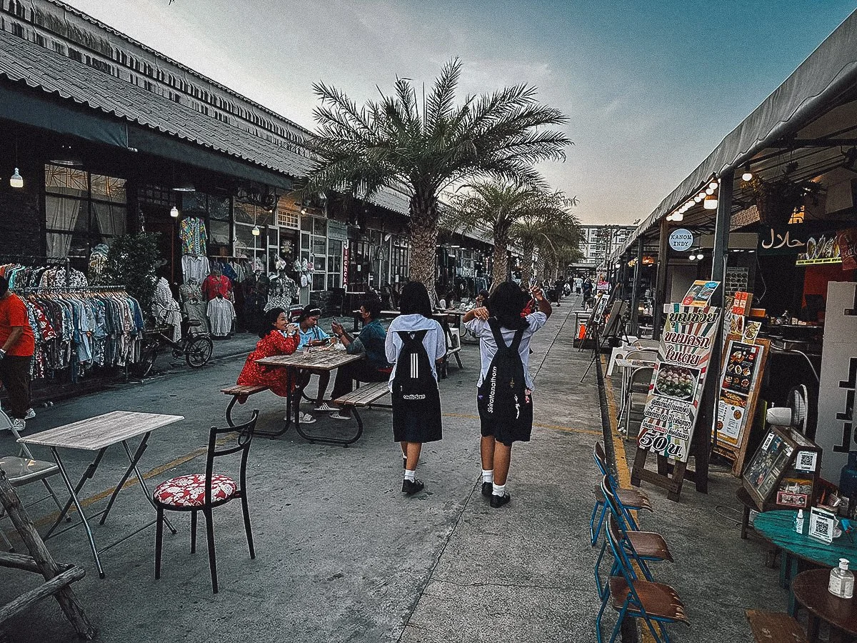 Srinagarindra Train Market in Bangkok