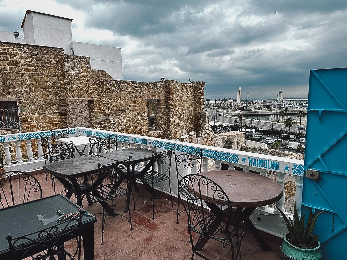 Restaurant Al Maimouni rooftop seating