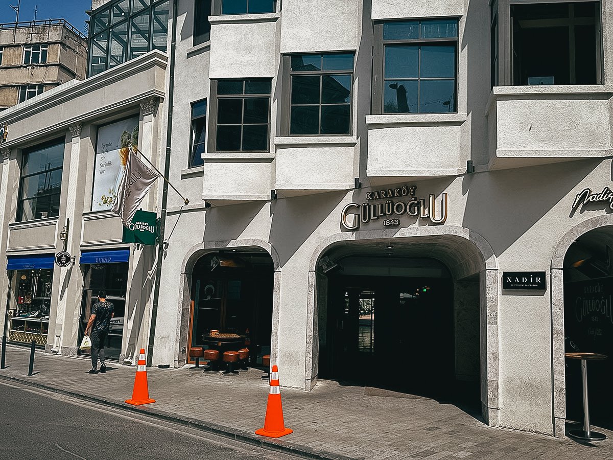 Karakoy Gulluoglu restaurant in Istanbul