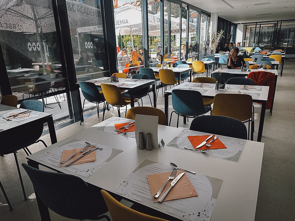 Academia restaurant interior