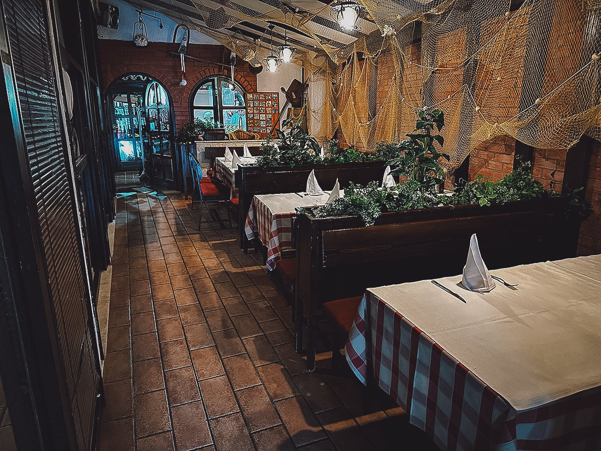 Konoba Varos restaurant interior