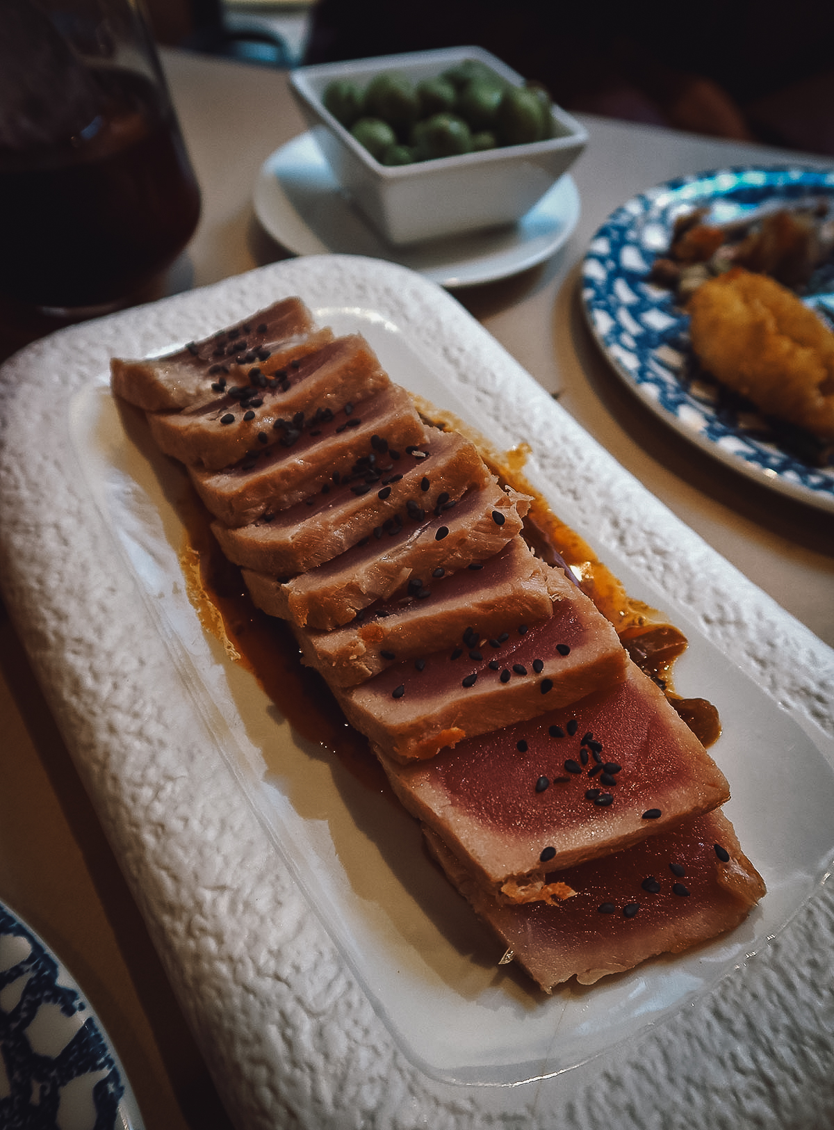 Tuna tataki at a restaurant in Seville