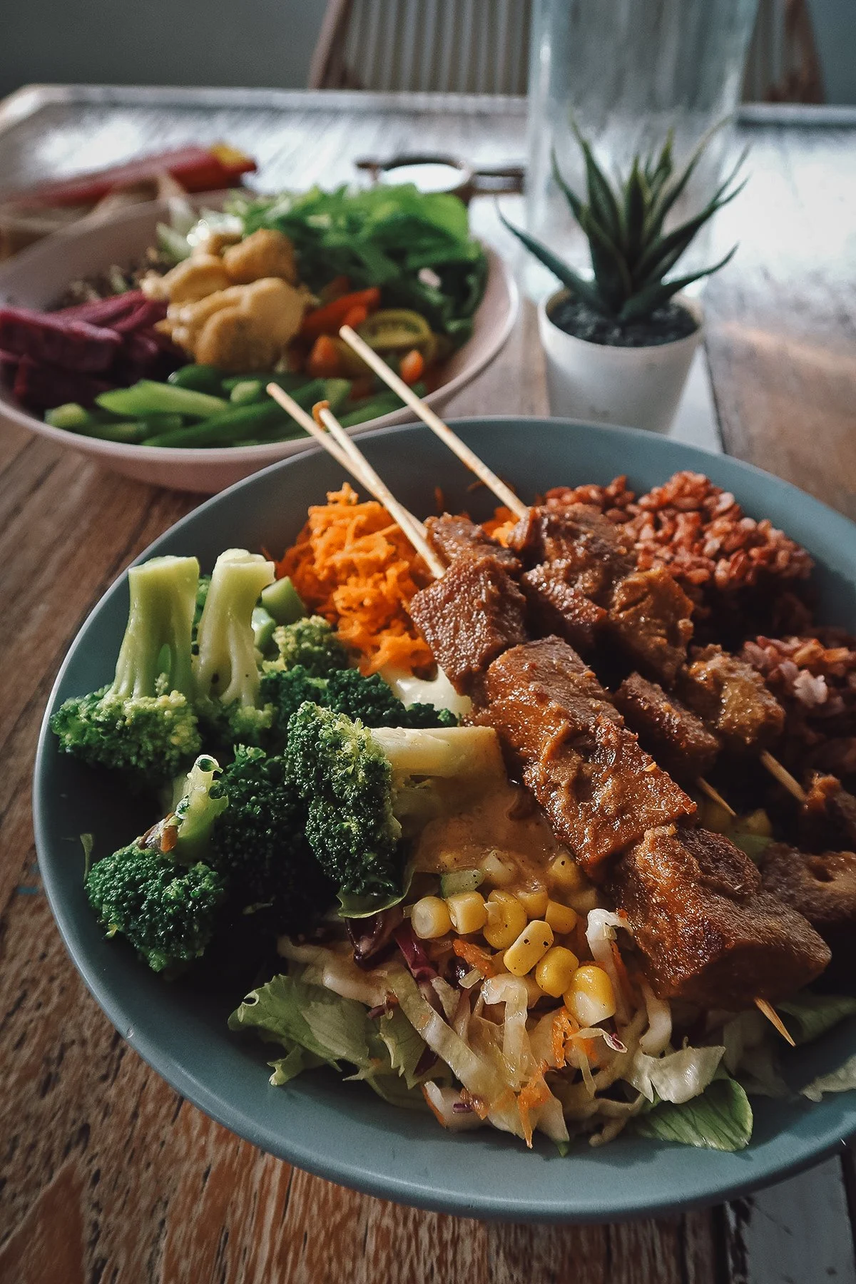 Salad bowl with vegan satay at a restaurant in Canggu