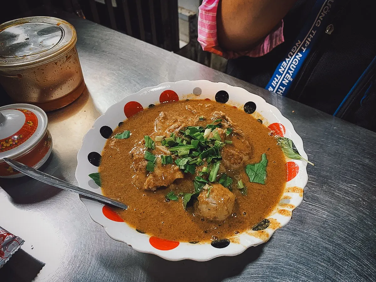 Hidden Eateries in Saigon's Chinatown Bowl of satay noodle soup