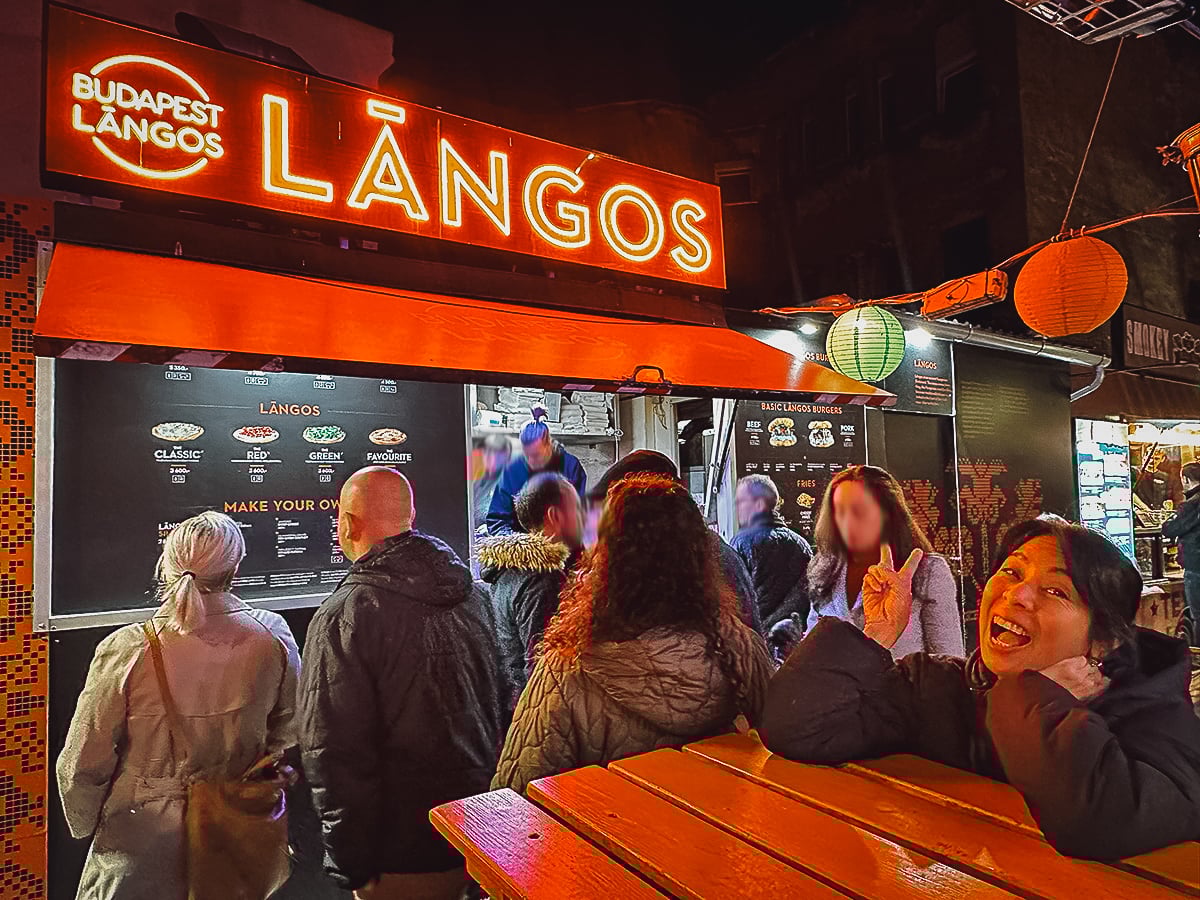 Crowd in front of Langos Burger