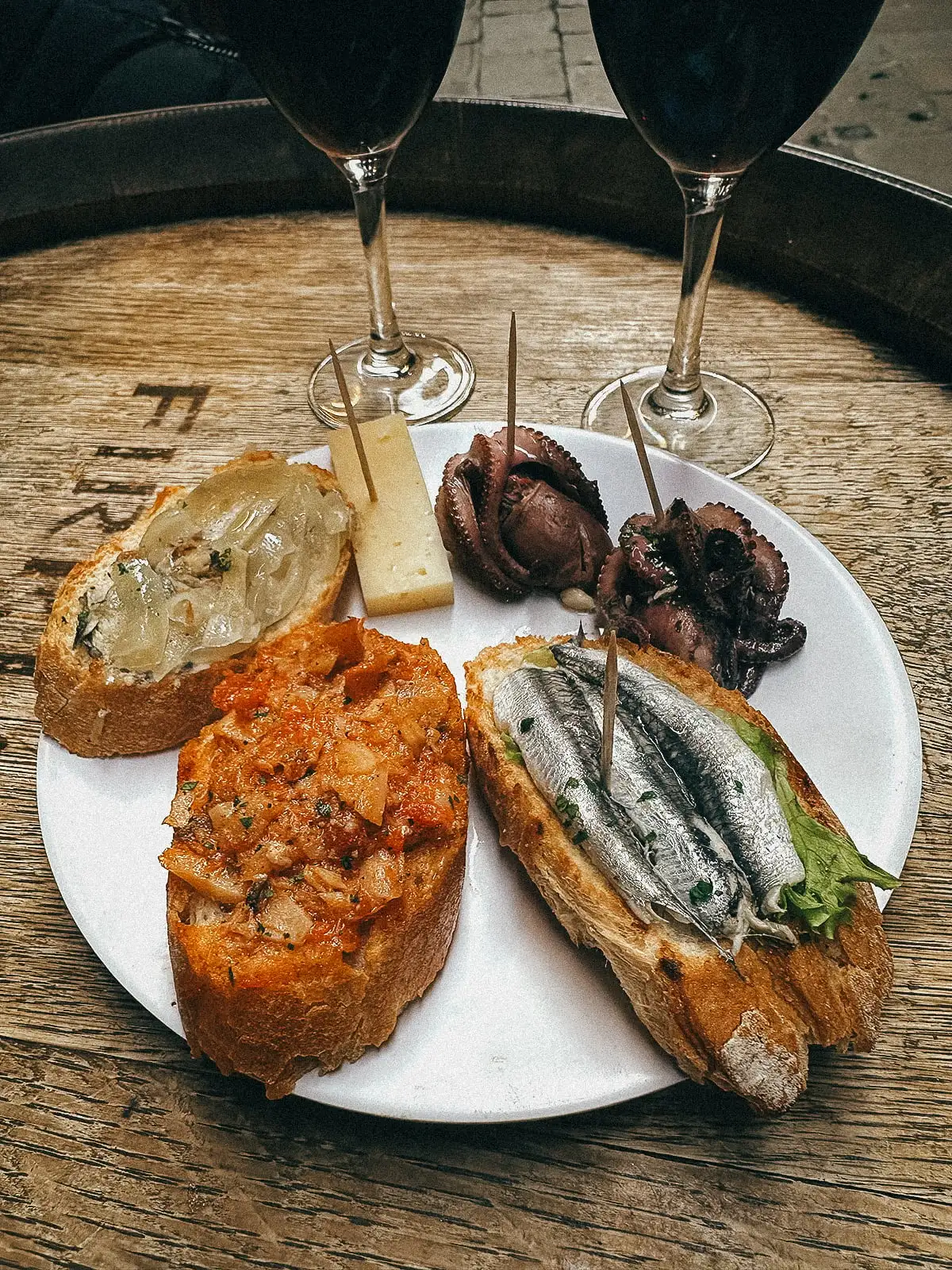 Locally-Recommended Restaurants in Venice, Italy Plate of cicchetti with glasses of red wine