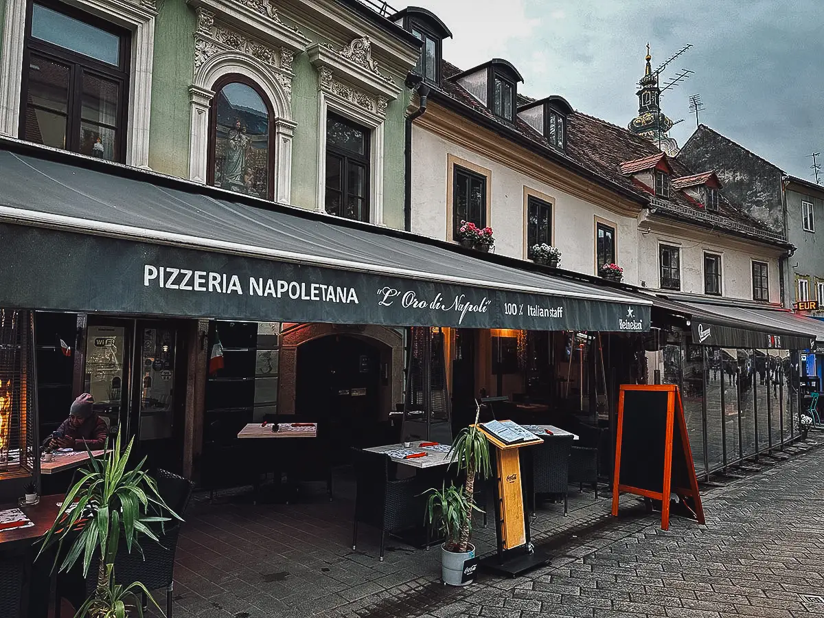 L oro di Napoli restaurant exterior
