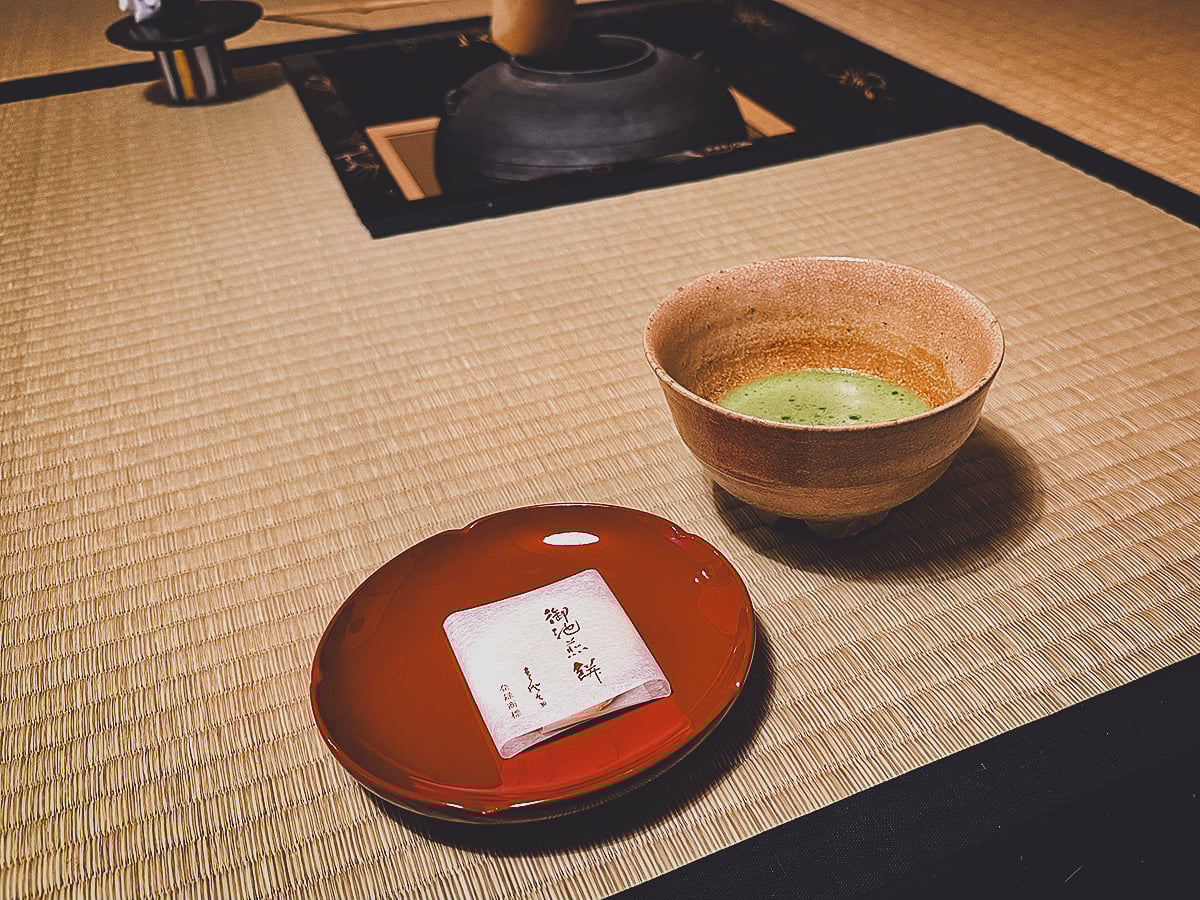 Green tea and monaka