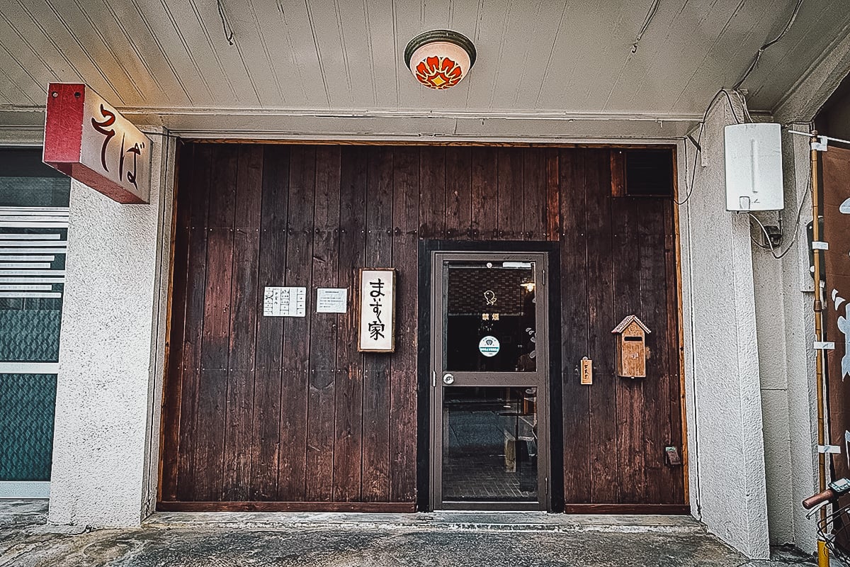 Where to Eat in Okinawa, Japan そば処 まいすく家 restaurant exterior