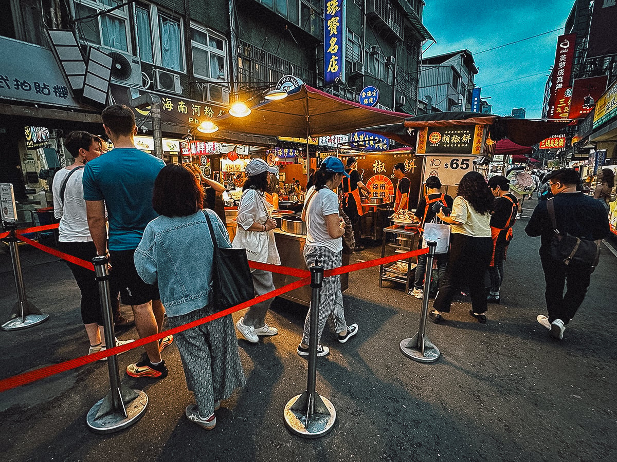 Night Markets in Taipei Line of customers at famous pepper bun stall