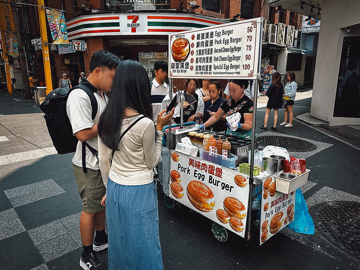 Night Markets in Taipei Popular egg burger stall at Ximending Night Market